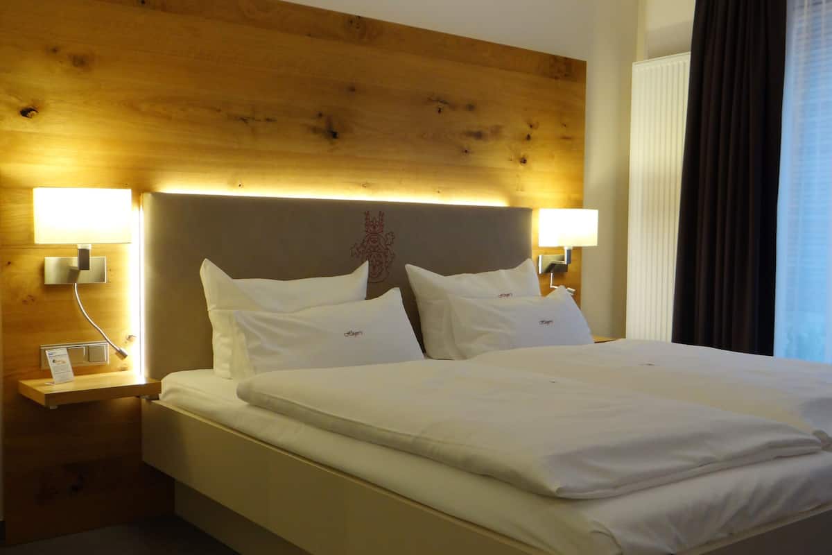 Junior Suite | 1 bedroom, hypo-allergenic bedding, in-room safe, desk