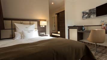 Deluxe Single Room, Private Bathroom | 1 bedroom, hypo-allergenic bedding, in-room safe, desk