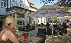 Der serveres morgenmad, frokost, aftensmad og tyske retter