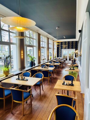 Breakfast, lunch, dinner served; German cuisine