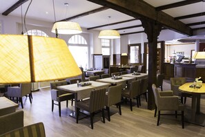 Breakfast, lunch, dinner served; German cuisine  - Högers Hotel und Restaurant (Bad Essen)