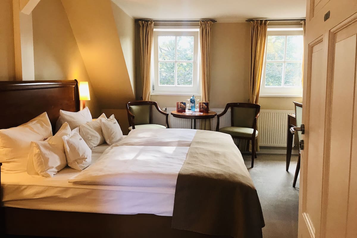 Classic Double Room, Private Bathroom | 1 bedroom, hypo-allergenic bedding, in-room safe, desk