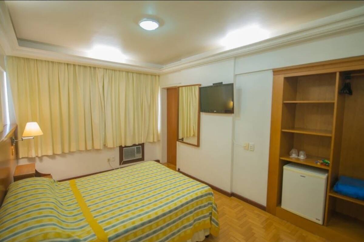 Minibar, Schreibtisch, Verdunkelungsvorhänge, Bügeleisen/Bügelbrett