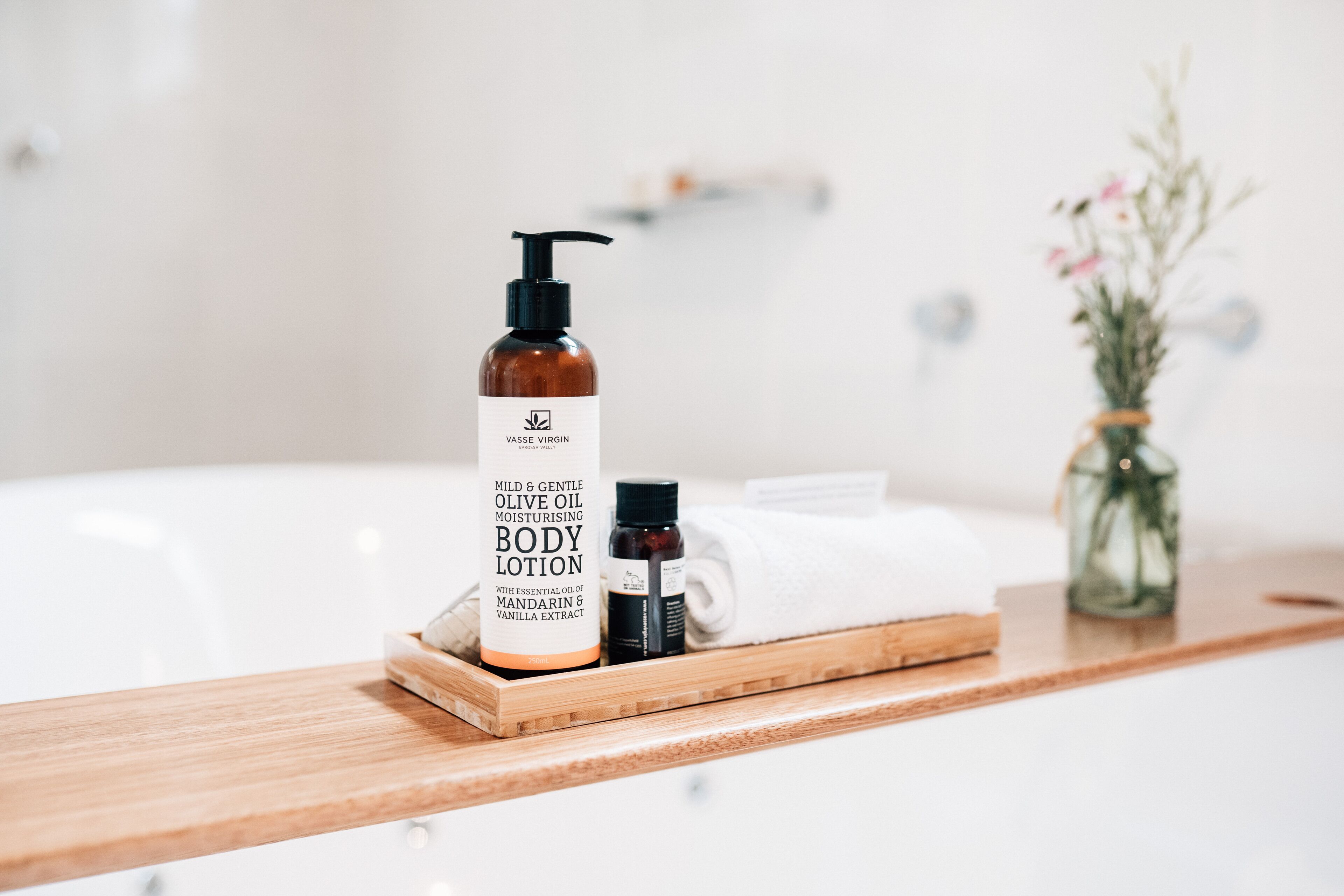 Tomfoolery Winegrower's Cottage — image 19