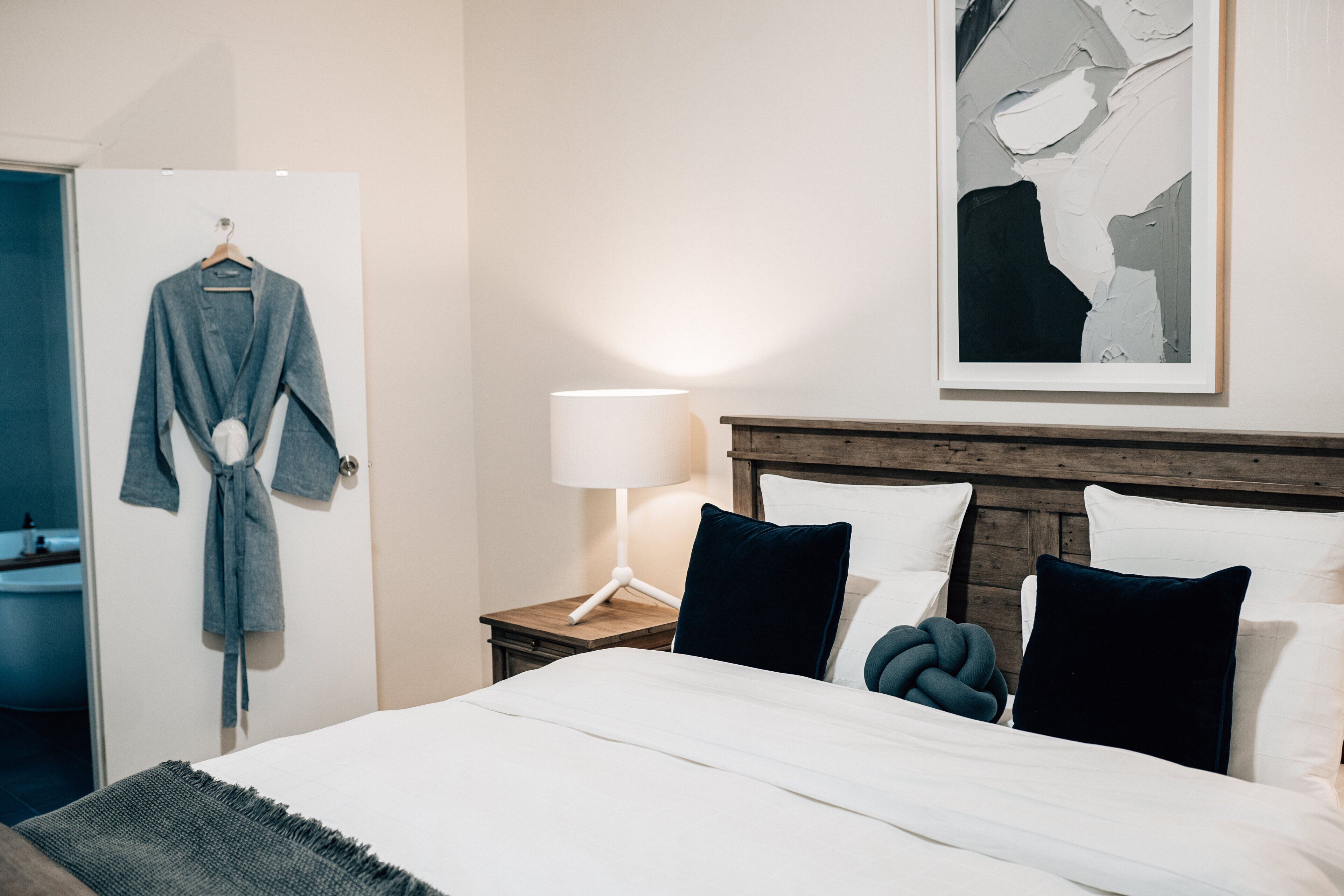 Tomfoolery Winegrower's Cottage — image 11