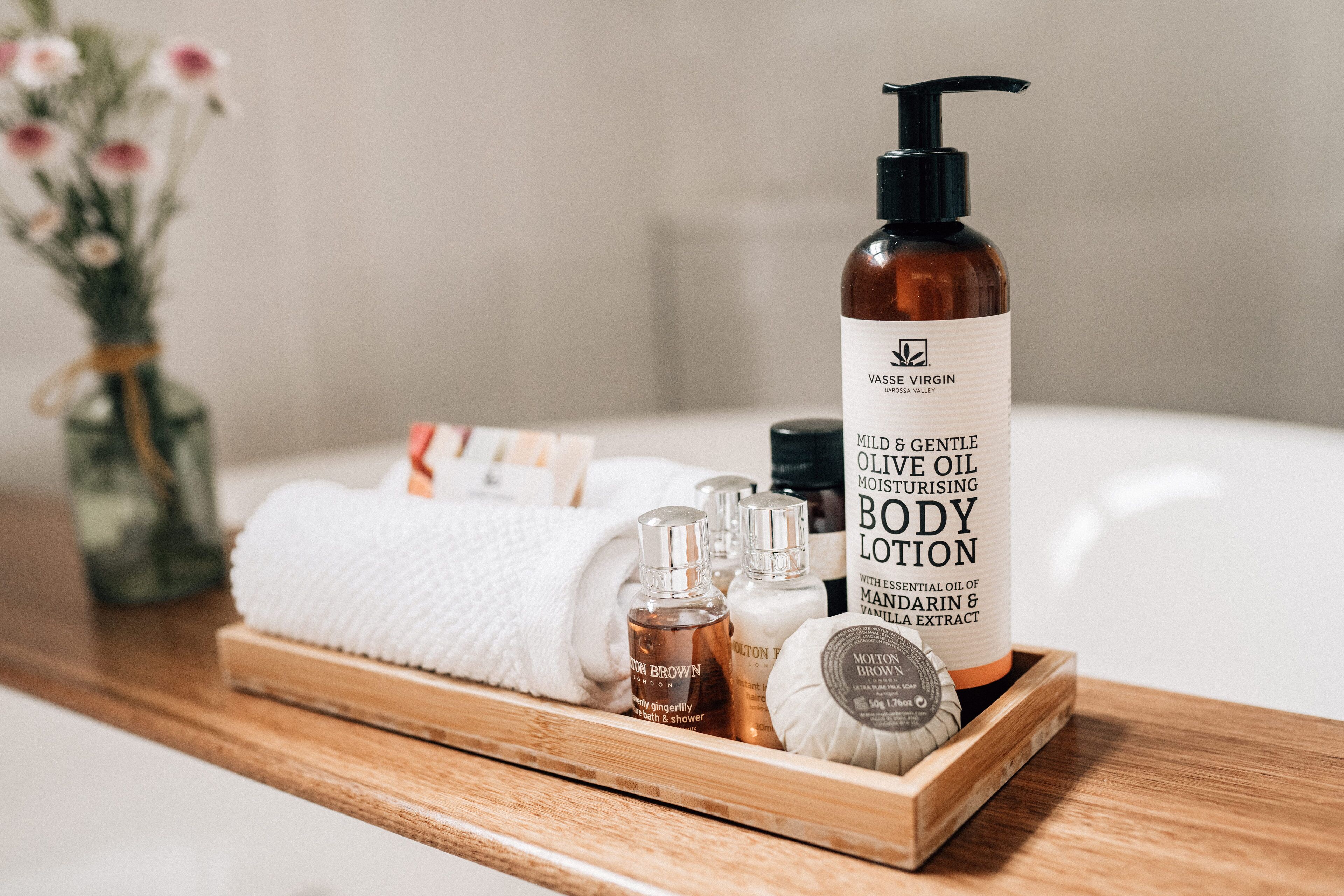 Tomfoolery Winegrower's Cottage — image 10