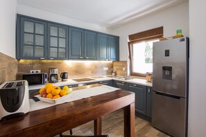 Vila | Dapur pribadi | Lemari es besar, microwave, oven, dan kompor