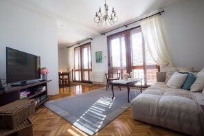 Villa | Zona de estar | Una televisión de pantalla plana