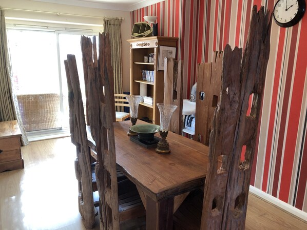 Family dining - Brookacre Self Catering (Cambridge)