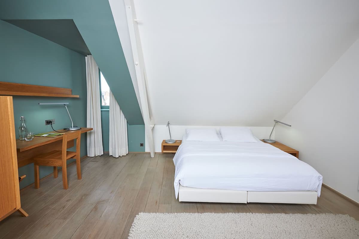 Room (4) | Individually decorated, individually furnished, soundproofing