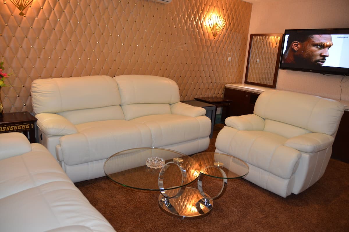 royal room | 1 bedroom, desk, laptop workspace, soundproofing