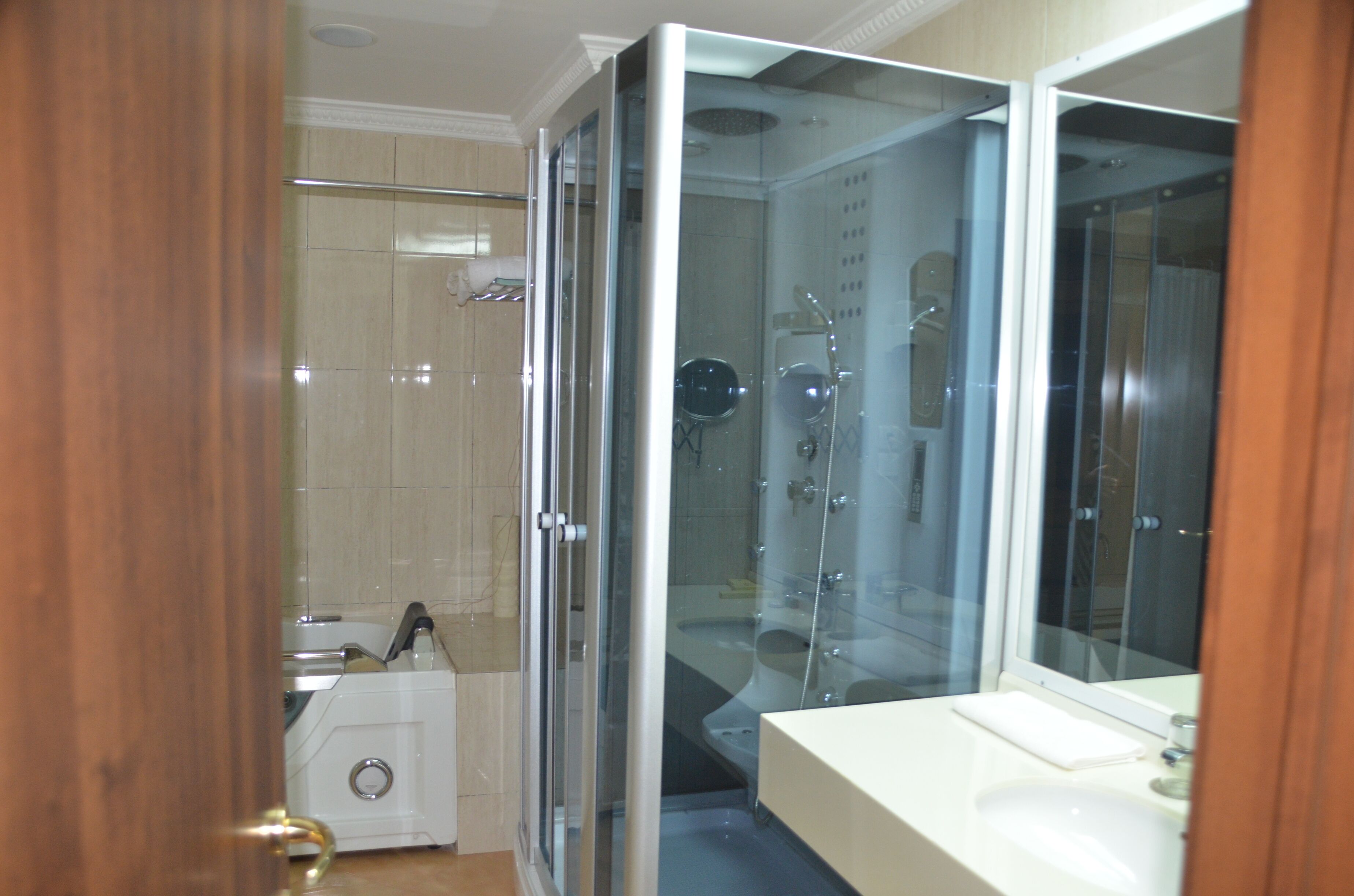 royal room | bathroom