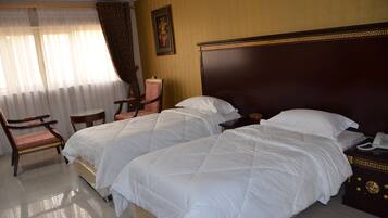 Standard Twin Room | Desk, laptop workspace, soundproofing, free WiFi