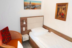 Einzelzimmer | Schreibtisch, Bügeleisen/Bügelbrett, Babybetten, Zustellbetten