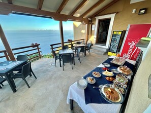Free daily buffet breakfast - San Giacomo Relais (Furore)