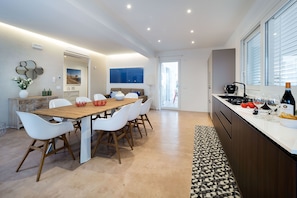 Villa, 3 Bedrooms | In-room dining