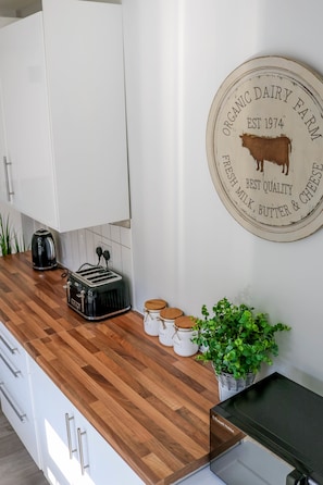 House, 3 Bedrooms | Private kitchen