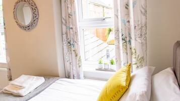 3 bedrooms, iron/ironing board, free WiFi, bed sheets