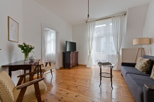 Apartment | 2 bedrooms, iron/ironing board, cribs/infant beds, free WiFi