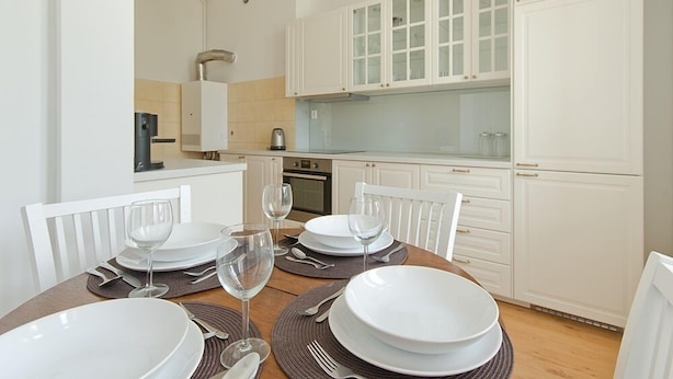 Appartement | Privékeuken | Een koelkast, een magnetron, een oven, een kookplaat