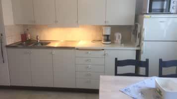 Fridge, microwave