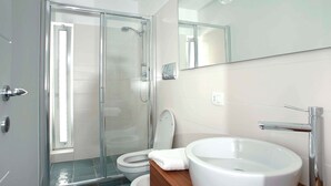 Villa, 2 Bedrooms | Bathroom | Shower, rainfall showerhead, hair dryer, bidet - L'Aura di Mare (Modica)