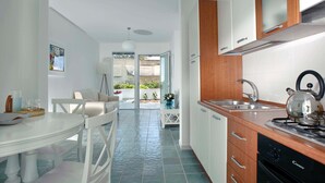 Villa, 2 Bedrooms | Private kitchen | Fridge, stovetop, dishwasher, toaster - L'Aura di Mare (Modica)