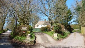 Unclassified image, 3 of 7, button - Apple Tree Cottage (Salisbury)