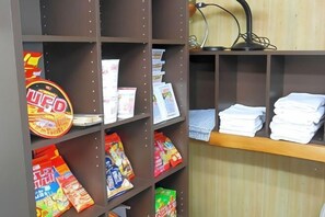 Gift shop - Kakegawa Station Hotel (Kakegawa)