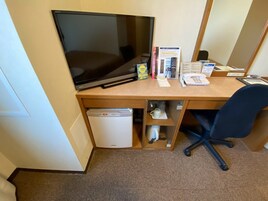 Semi Double Room | Desk, laptop workspace, blackout drapes, free WiFi
