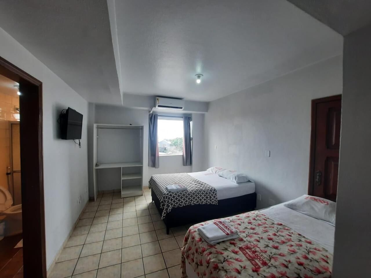 minibar, free wifi, bed sheets