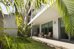 Superior Apartment, 2 Brooms with Beach Club Access | 露台/庭院