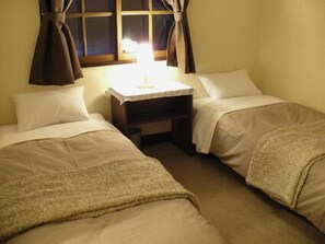 Room - Mori NO Gorilla (Kitashiobara)