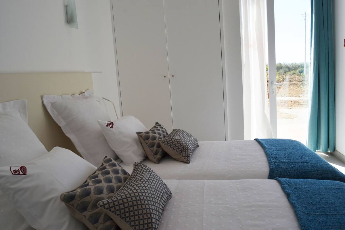 Twin Room, Vineyard View | Premium bedding, blackout drapes, soundproofing, cribs (surcharge)