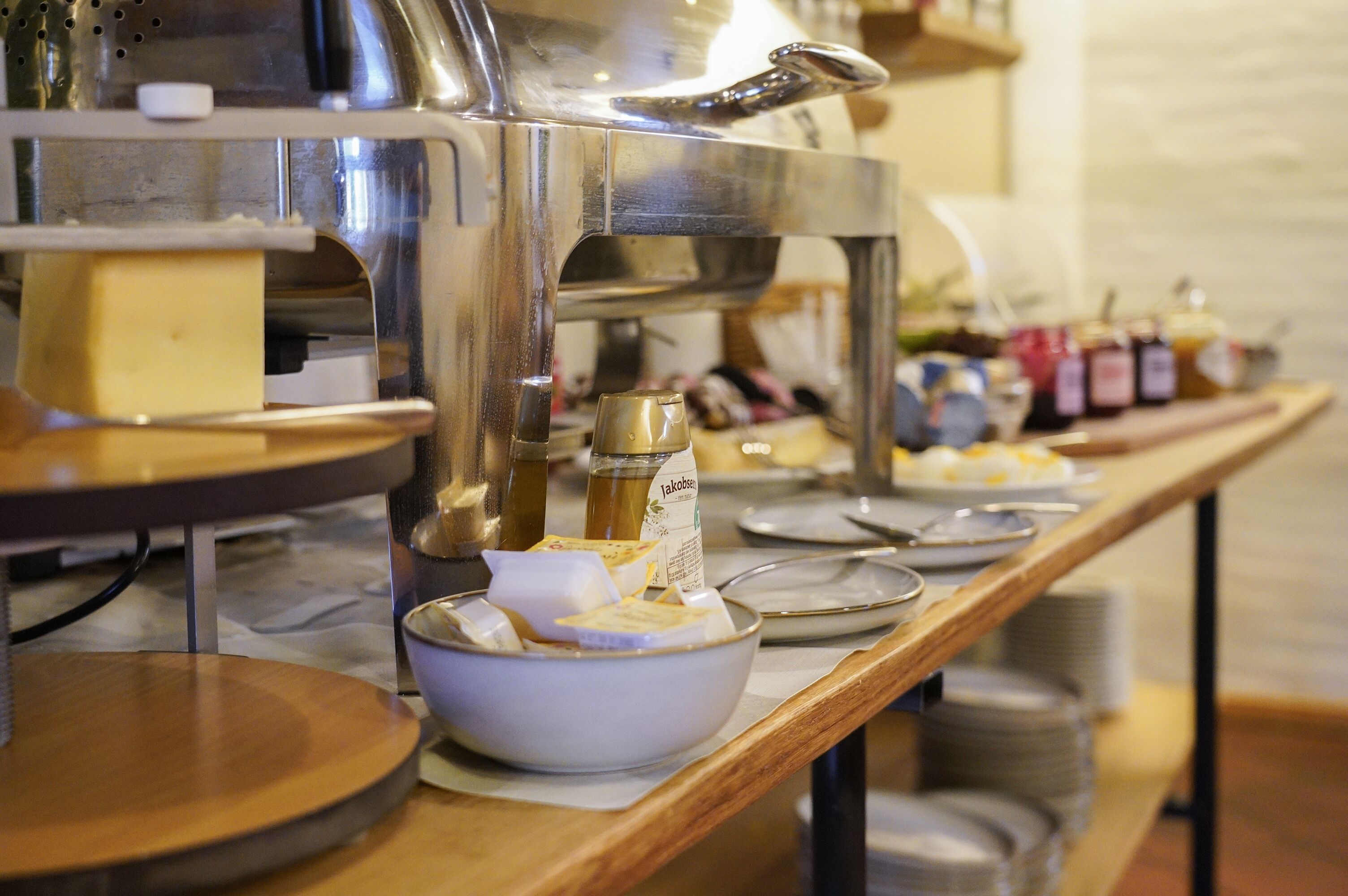 Daily continental breakfast (DKK 125.00 per person)