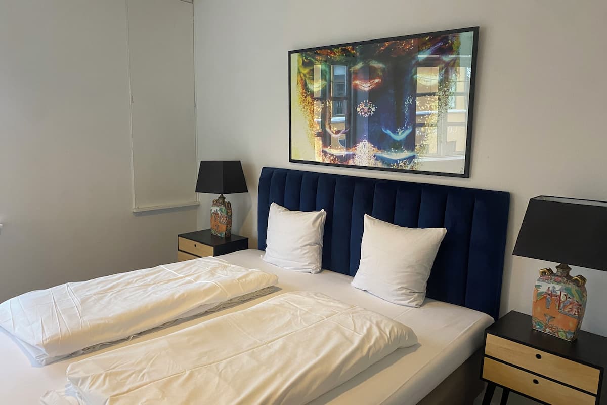 1 bedroom, Egyptian cotton sheets, premium bedding