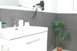 Bathroom - Jingtu Wellness & Spa Resort (Comares)