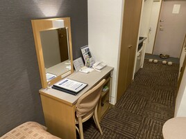 Desk, laptop workspace, free WiFi
