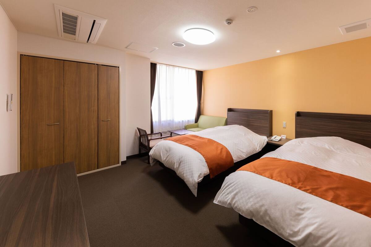 Habitación Business con 2 camas individuales (B type, Western Style, Semi Double) | Caja fuerte, wifi gratis, ropa de cama