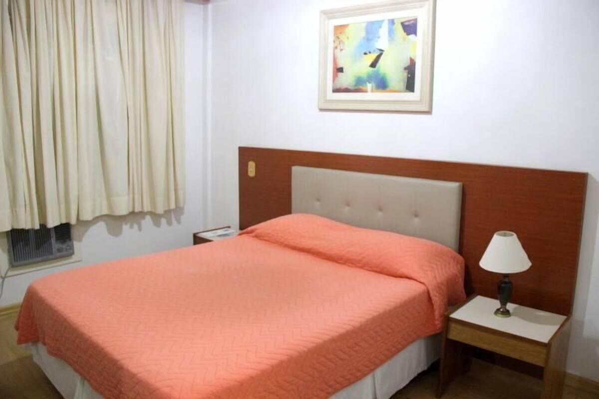 ห้องดีลักซ์ | มินิบาร์, ตู้นิรภัยในห้องพัก, โต๊ะทำงาน, ผ้าม่านกันแสง