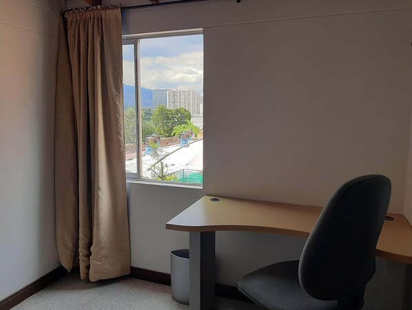スタンダード ルーム ダブルベッド 1 台 共用バスルーム | 部屋からの景観