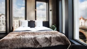 Deluxe-Zimmer, 1 Queen-Bett, Stadtblick | Hochwertige Bettwaren, Minibar, Zimmersafe, individuell dekoriert