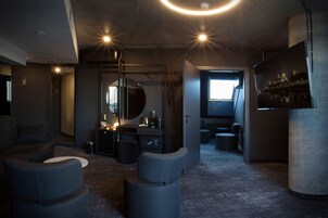 Apartment, 2 Queen Beds, City View | Premium bedding, minibar, in-room safe, individually decorated