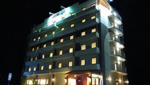 A multi-story hotel with a modern design, featuring balconies on the upper floors and a well-lit entrance. - Hotel 1-2-3 Shimada (Shimada)