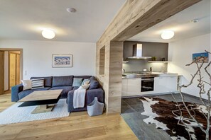 Premium Apartment, Mountain View (Top 8) | Living area | 49-inch flat-screen TV with cable channels, Smart TV, Netflix - The Peak Hochkönig (Dienten am Hochkoenig)