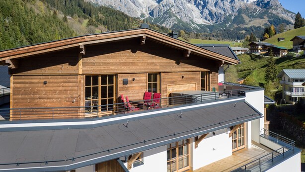 A wooden chalet with a balcony overlooking a mountainous landscape. - The Peak Hochkönig (Dienten am Hochkoenig)