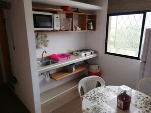 Superior Suite, 2 Bedrooms, Ocean View | Private kitchen | Full-size fridge, microwave, stovetop, cookware/dishes/utensils - Suites El Mirador (Santa Elena)