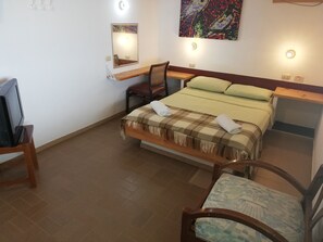 Individually furnished, desk, rollaway beds - Suites El Mirador (Santa Elena)
