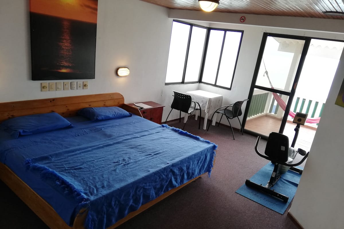 Phòng Suite Superior, 2 phòng ngủ, quang cảnh biển | Trang bị nội thất với thiết kế riêng biệt, bàn