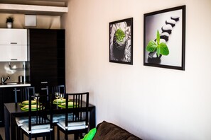 Deluxe Apartment, 1 Double Bed, City View | View from room